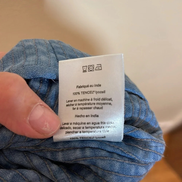 Mara Hoffman Lucy Flare Crop Pants Cropped in denim wash. Size 2. - Picture 9 of 10